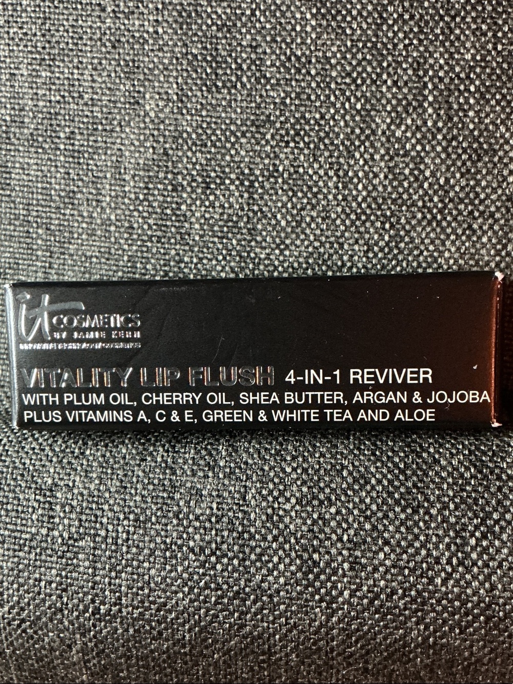 it cosmetics Vitality Lip Flush 4-in-1 Reviver